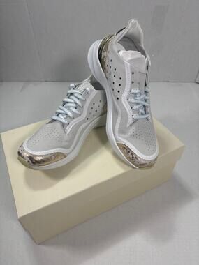 Luxury Uno Women's White and Gold Courser Sneakers Size 7